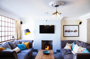 Cosy Harbourside Inn